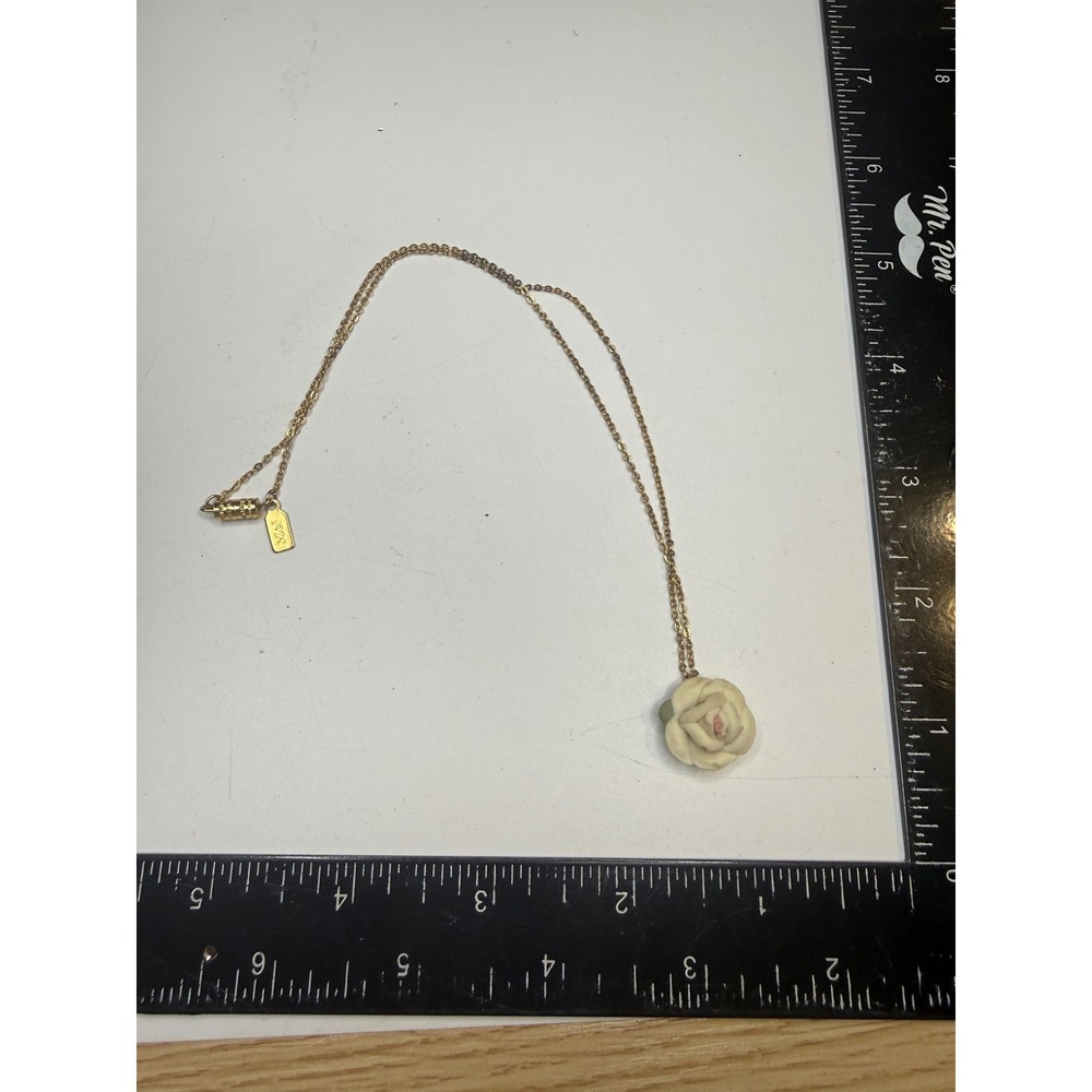 1928 Jewelry Co Cream Porcelain Rose Pendant Necklace Gold Tone Barrel Clasp